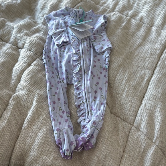 Posh peanut onesie - Picture 1 of 6